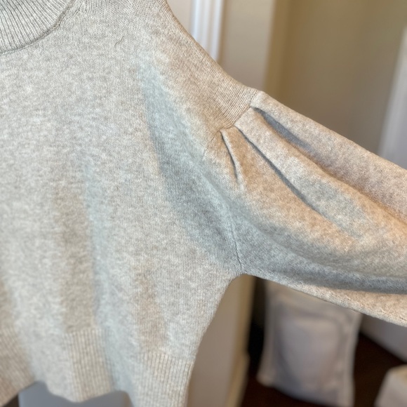 H&M neutral color sweater - Picture 4 of 5